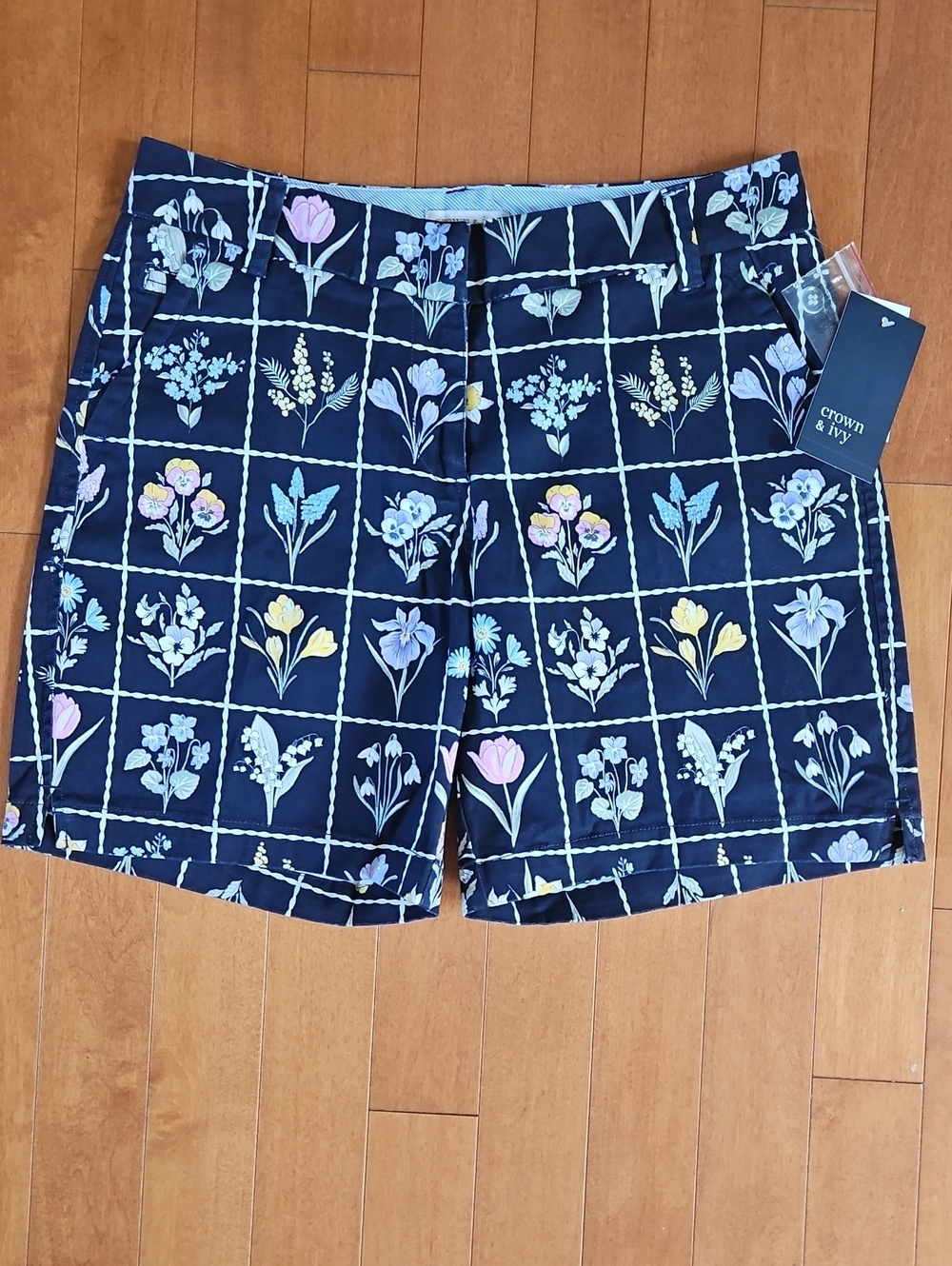 NWT crown & ivy "Caroline" Navy Floral Grid  Shorts with Pastel Blooms